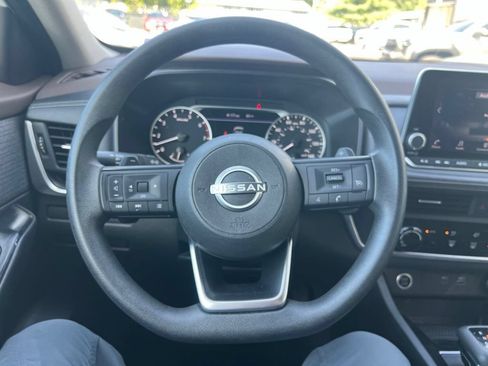 Used 2023 Nissan Rogue S AWD/4WD image 13