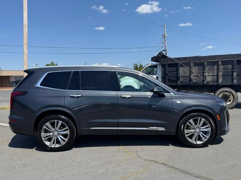 Used 2022 Cadillac XT6 Premium Luxury FWD image 2