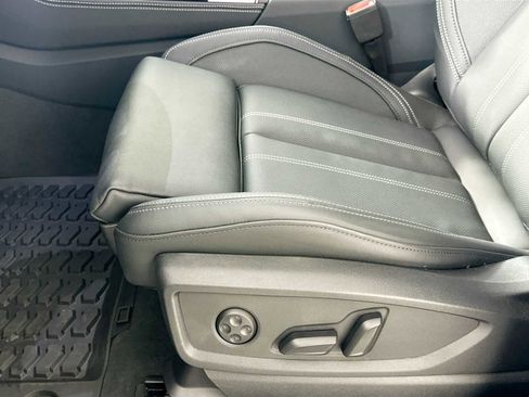New 2025 Audi Q5 e Premium Plus image 18