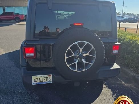 Used 2021 Jeep Wrangler Unlimited Sport image 24