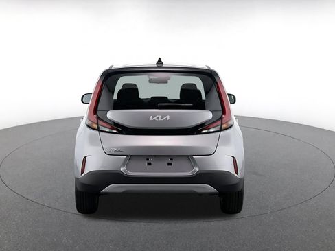 Used 2025 Kia Soul LX w/ LX Technology Package FWD image 7