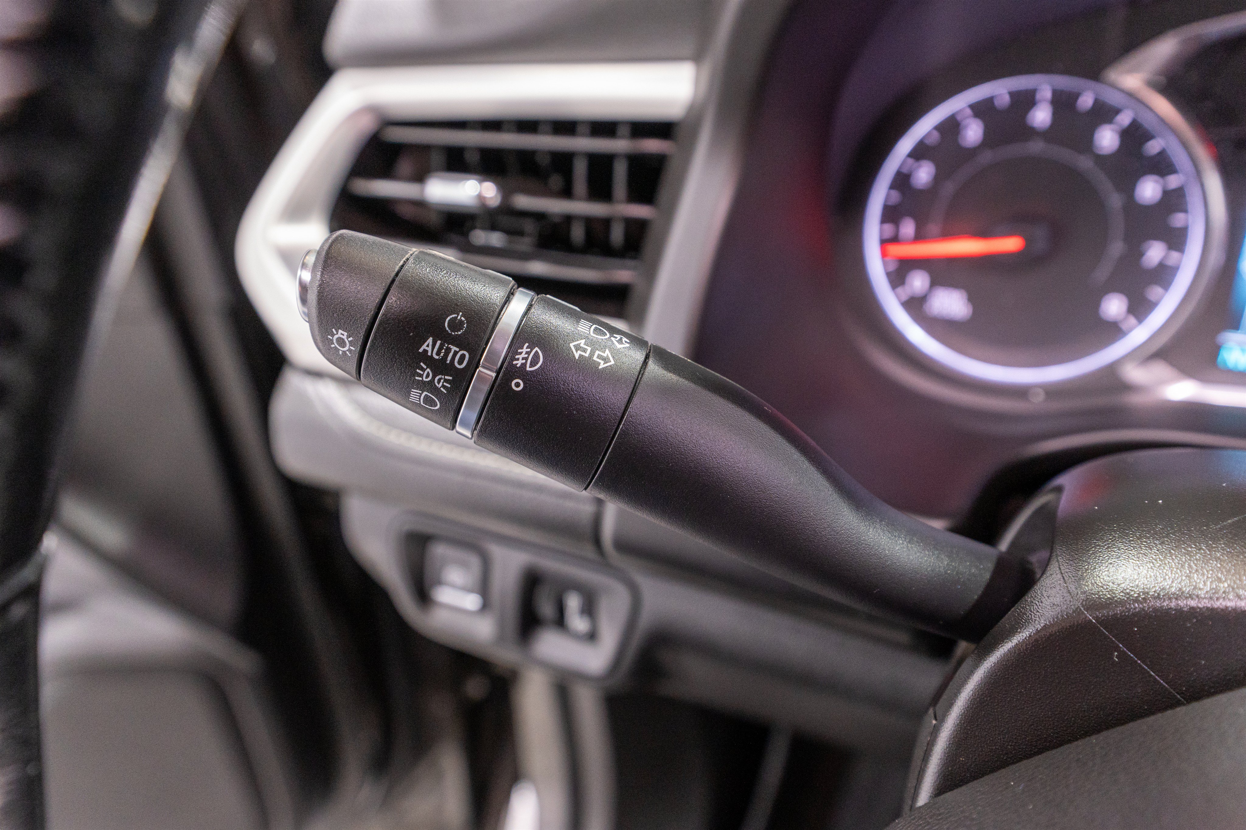 Used 2019 GMC Acadia SLT FWD image 29