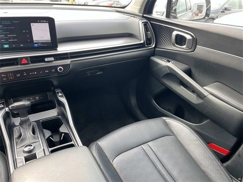 Used 2024 Kia Sorento S image 14