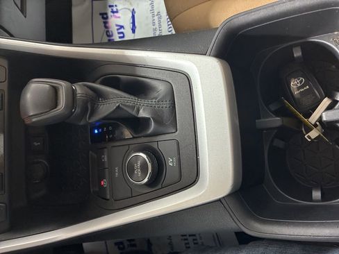 Used 2022 Toyota RAV4 XLE image 11