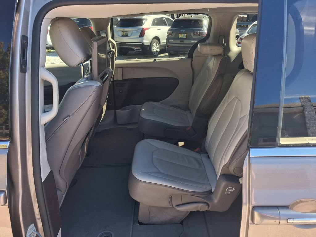 Used 2018 Chrysler Pacifica Touring-L Plus w/ Advanced Safetytec Group FWD image 14