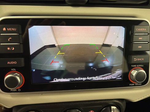 Used 2021 Nissan Versa SV FWD image 13