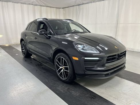 Certified 2023 Porsche Macan AWD/4WD image 2