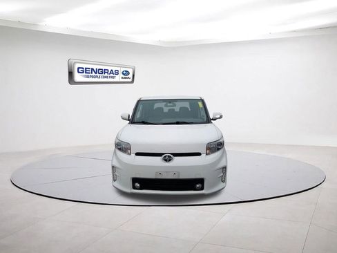 Used 2015 Scion xB Base image 2