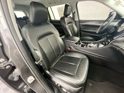 Used 2023 Jeep Grand Cherokee L Limited AWD/4WD image 14