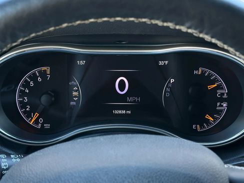 Used 2017 Jeep Grand Cherokee Limited image 32