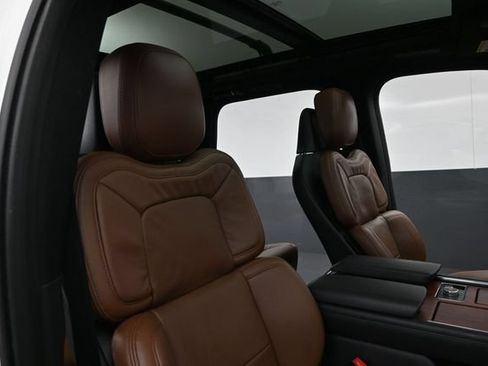 Certified 2023 Lincoln Navigator Reserve AWD/4WD image 33