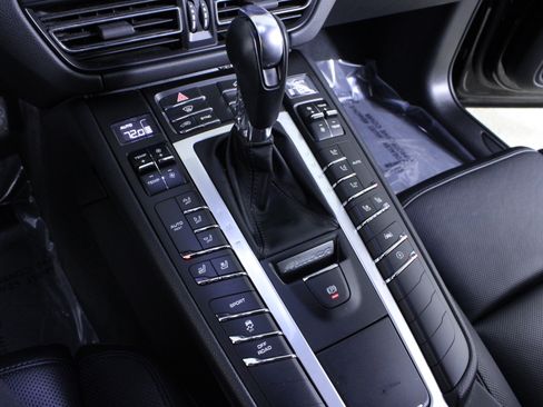 Used 2020 Porsche Macan image 27