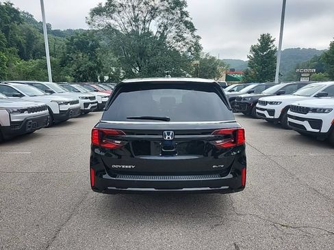 Used 2025 Honda Odyssey Elite image 7