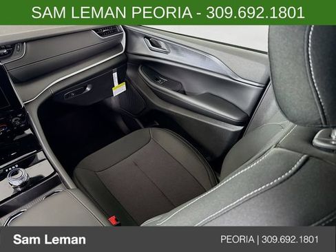 New 2025 Jeep Grand Cherokee Laredo AWD/4WD image 21