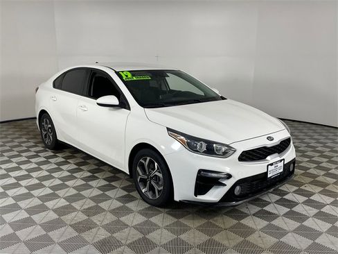 Certified 2019 Kia Forte LXS image 24