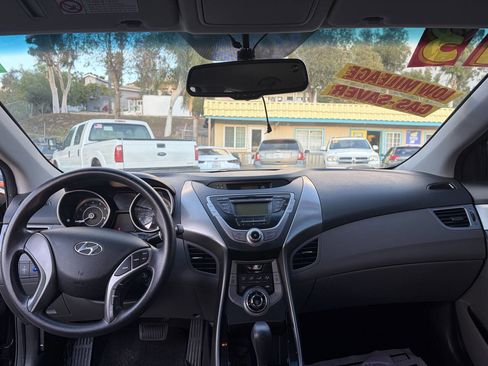 Used 2013 Hyundai Elantra GLS image 10