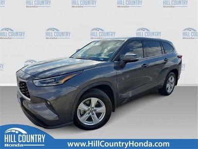 Used 2021 Toyota Highlander LE
