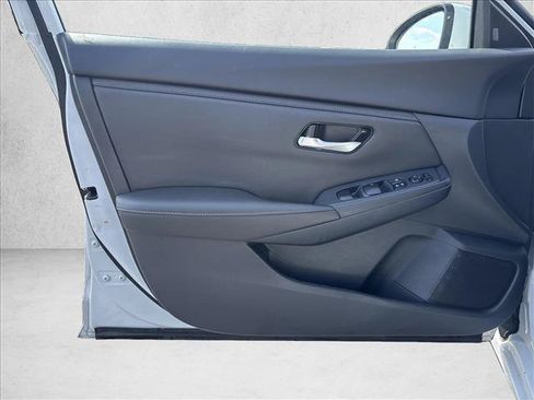 Used 2025 Nissan Sentra SV FWD image 11