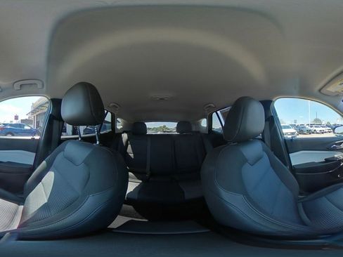 Used 2025 Chevrolet Trax LT w/ LT Convenience Package FWD image 41