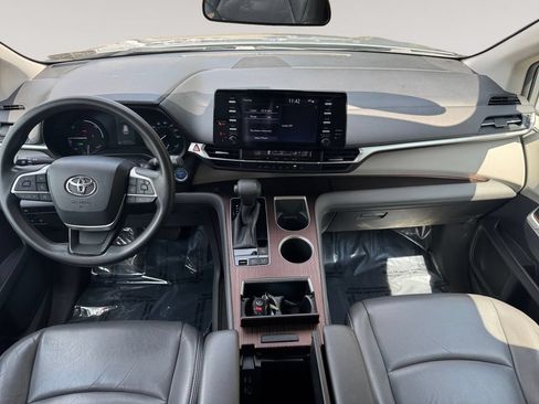 Used 2021 Toyota Sienna LE FWD image 10