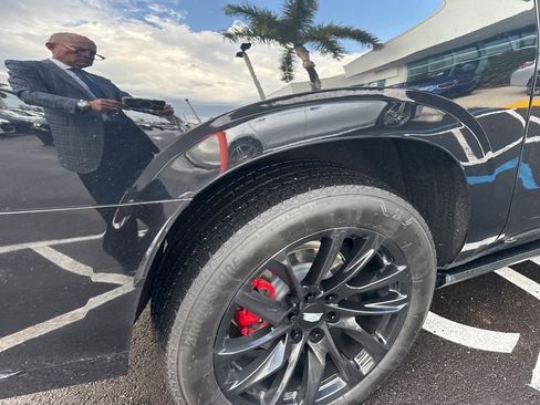 Used 2023 Cadillac Escalade ESV Sport w/ LPO, ONYX Package image 9