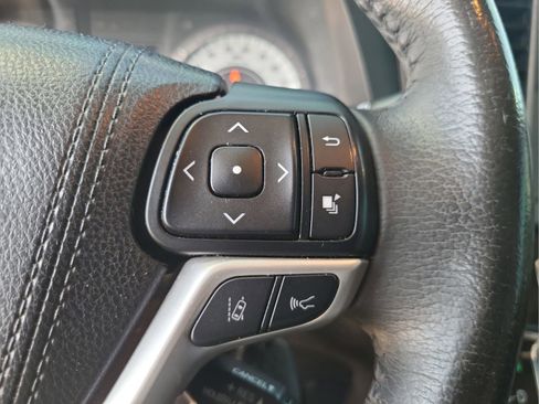 Used 2018 Toyota Sienna SE image 10