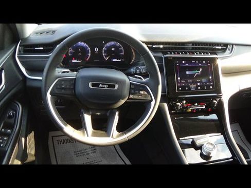 Used 2023 Jeep Grand Cherokee L Laredo image 14