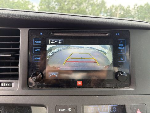 Used 2015 Toyota Sienna Limited FWD image 3