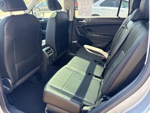 Used 2021 Volkswagen Tiguan SE w/ Panoramic Sunroof Package AWD/4WD image 18