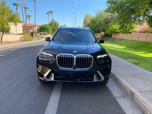 Used 2025 BMW X7 xDrive40i w/ Parking Assistance Package AWD/4WD image 3