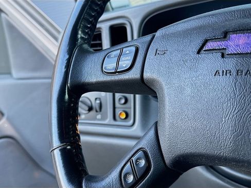 Used 2006 Chevrolet Silverado 2500 LT w/ Heavy-Duty Power Package image 16