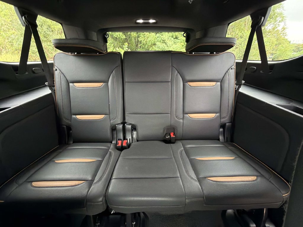 Used 2024 GMC Yukon XL AT4 w/ AT4 Premium Plus Package AWD/4WD image 17