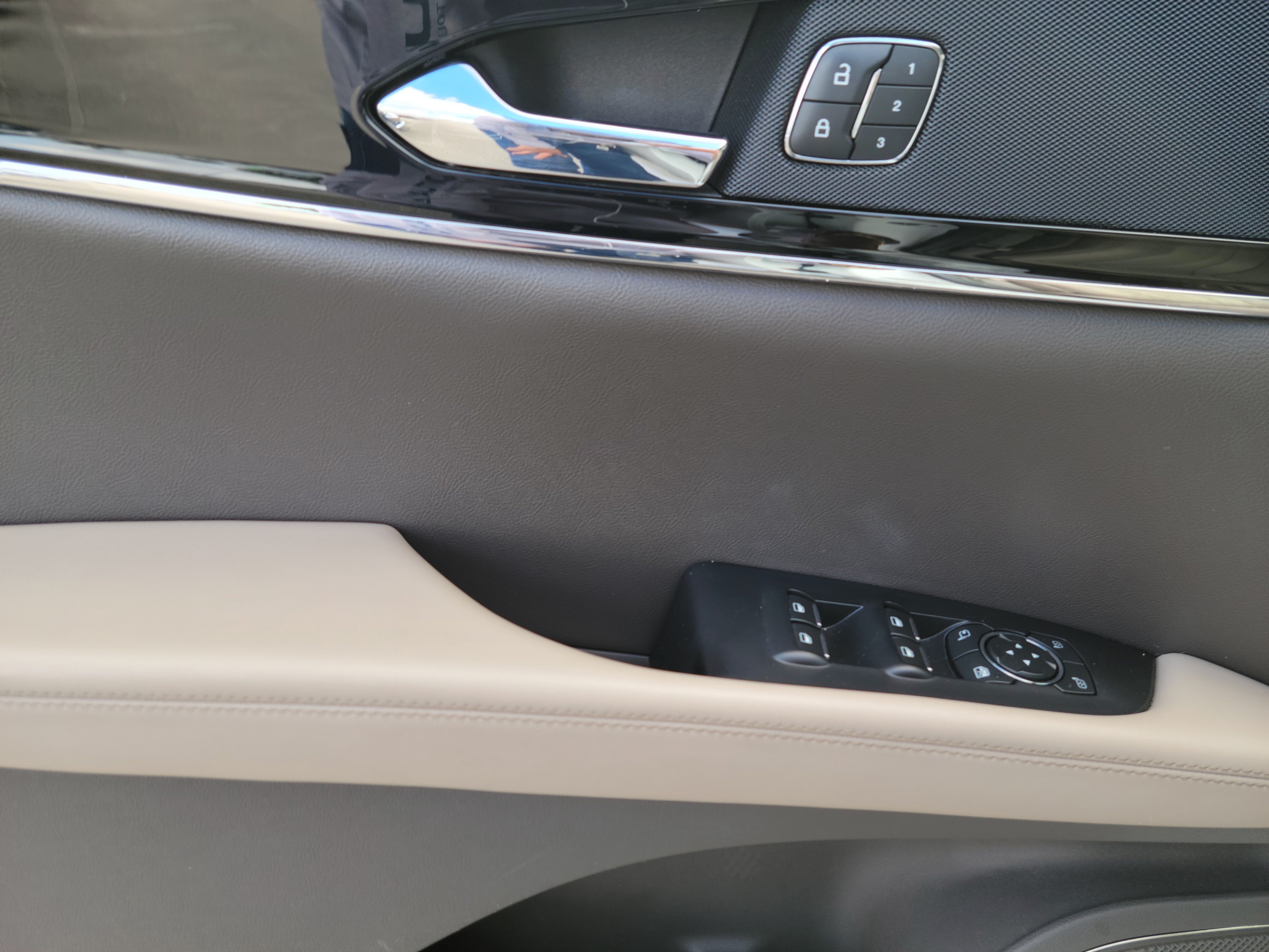 Certified 2024 Lincoln Corsair FWD image 14