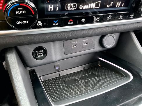 Certified 2025 Nissan Rogue SL w/ Tech Package FWD image 32