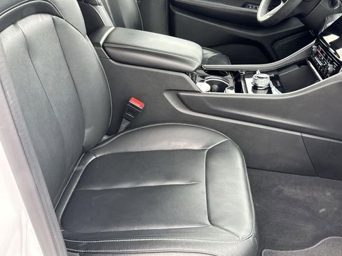 Used 2023 Jeep Grand Cherokee Limited AWD/4WD image 16