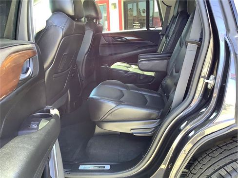 Used 2016 Cadillac Escalade Luxury RWD image 9
