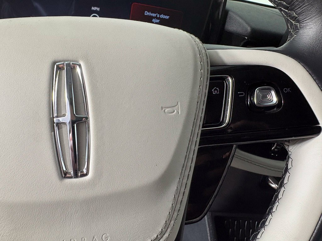 Used 2026 Lincoln Aviator AWD w/ Jet Appearance Package image 25