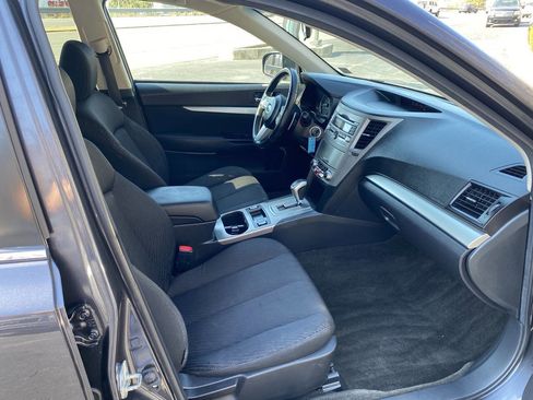 Used 2011 Subaru Outback 2.5i Premium image 12