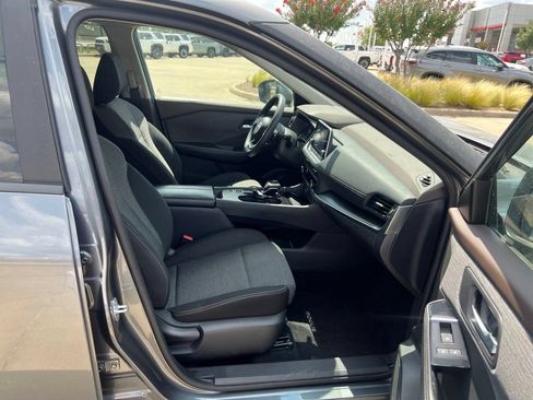 Used 2023 Nissan Rogue SV FWD image 15