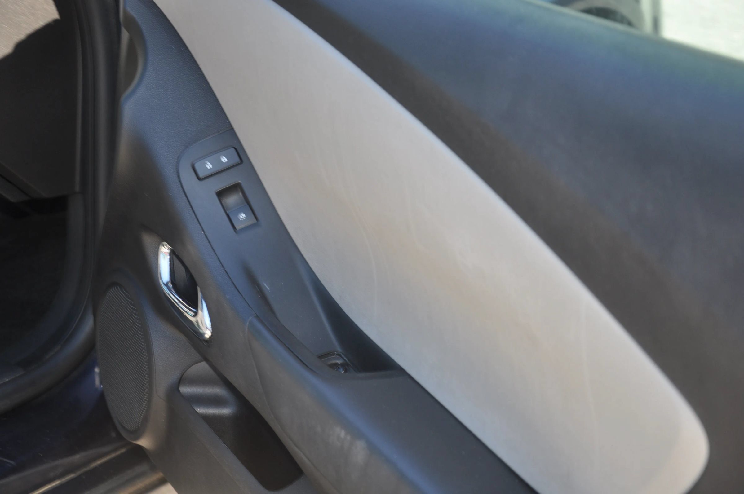 Used 2015 Chevrolet Camaro LS RWD image 23