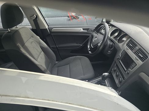 Used 2016 Volkswagen Golf S image 5