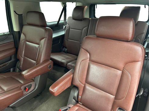 Used 2018 Chevrolet Suburban Premier image 18