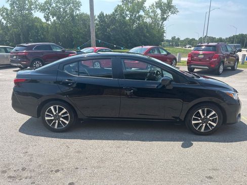 Used 2023 Nissan Versa SV FWD image 4