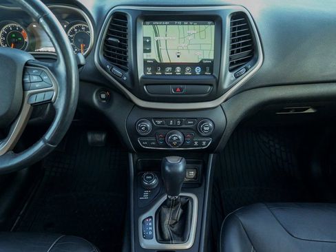 Used 2017 Jeep Cherokee Limited image 41