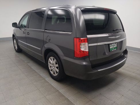 Used 2016 Chrysler Town & Country Touring FWD image 5