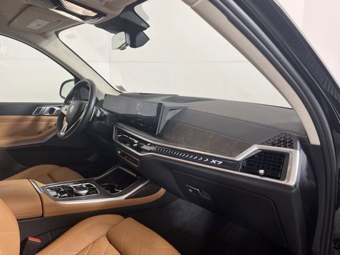 Used 2024 BMW X7 xDrive40i w/ Premium Package image 24