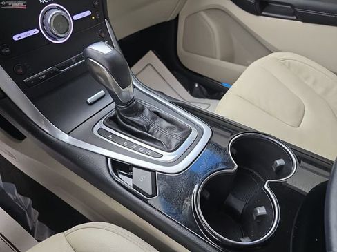 Used 2018 Ford Edge Titanium w/ Technology Package image 38