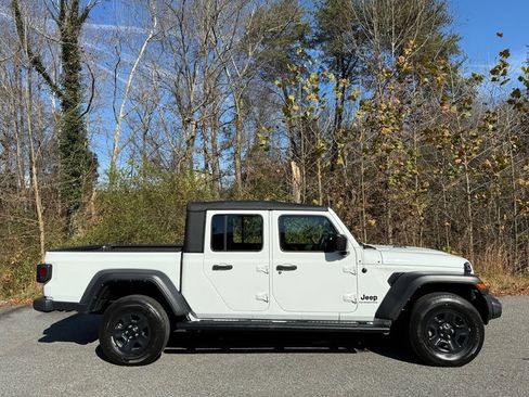 Used 2022 Jeep Gladiator Sport w/ Trailer Tow Package image 5