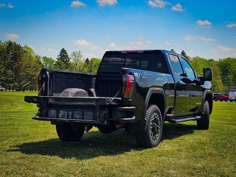 Used 2024 GMC Sierra 2500 AT4 w/ AT4 Preferred Package AWD/4WD image 4