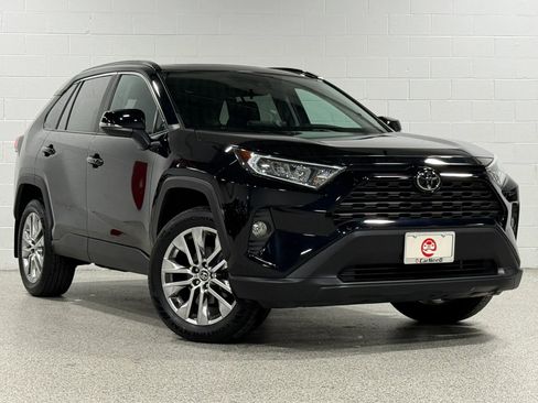 Used 2020 Toyota RAV4 XLE Premium AWD/4WD image 4
